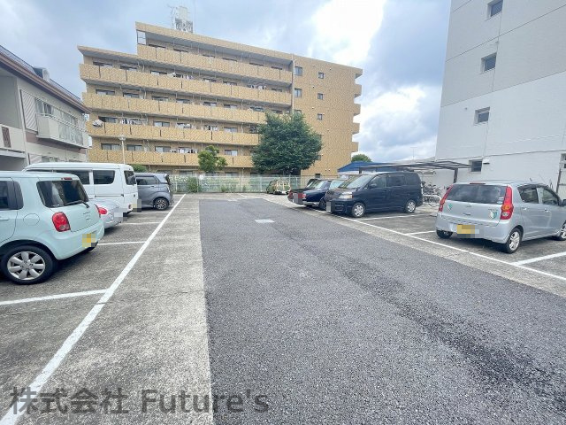 カンフォート流山の駐車場|敷地内駐車場完備でお車所有者にもオススメマンション