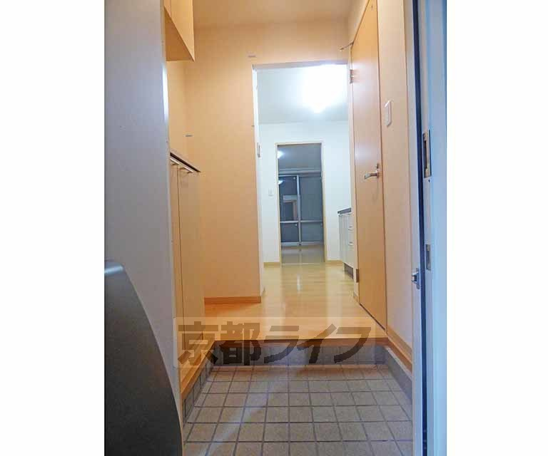 メゾンプラムの玄関