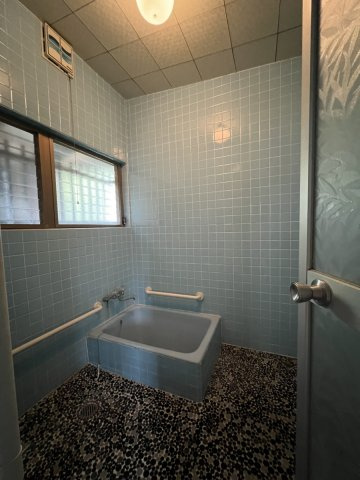 古城町戸建ての浴室