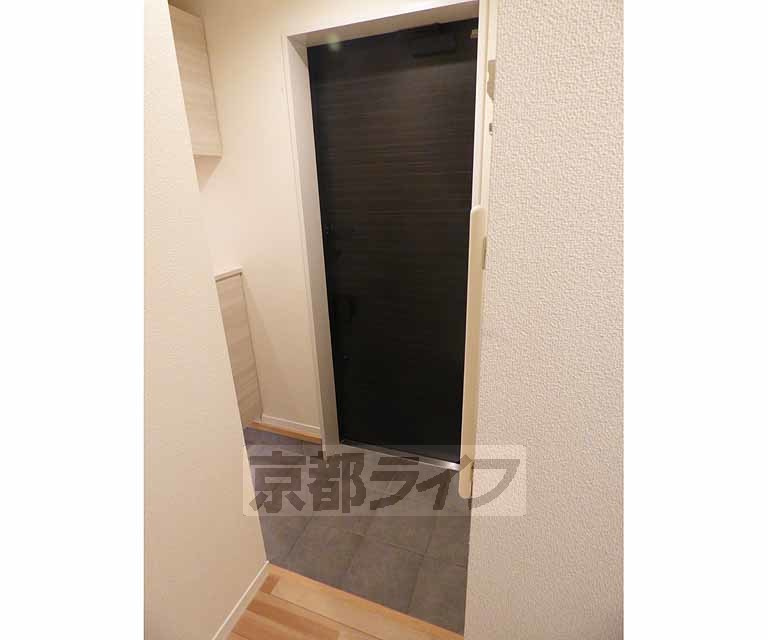 Ｃｈａｒｉｓ御所東の玄関