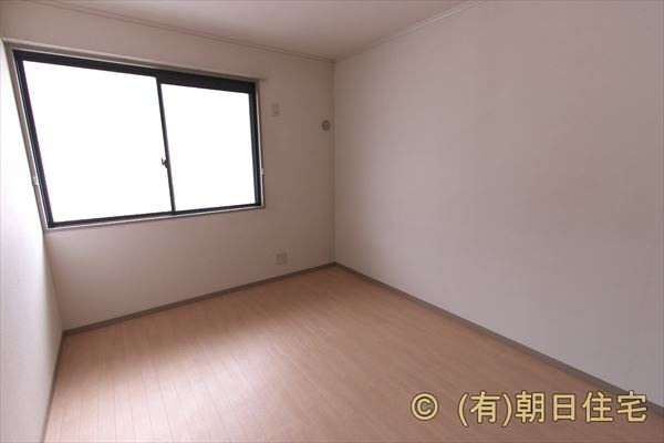 ニューセジュール中吉の洋室