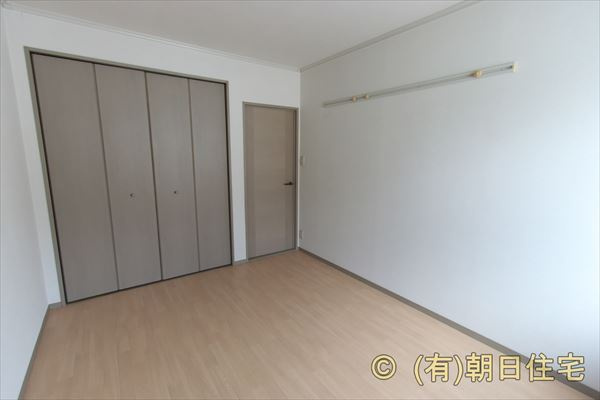 ニューセジュール中吉の洋室