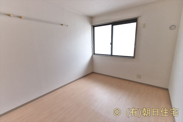 ニューセジュール中吉の洋室