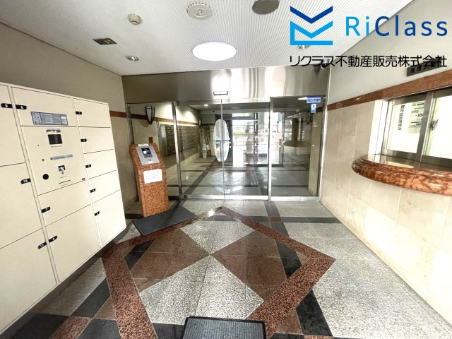 クルーセ長田駅前のエントランス|オートロックです
宅配ボックスもあります