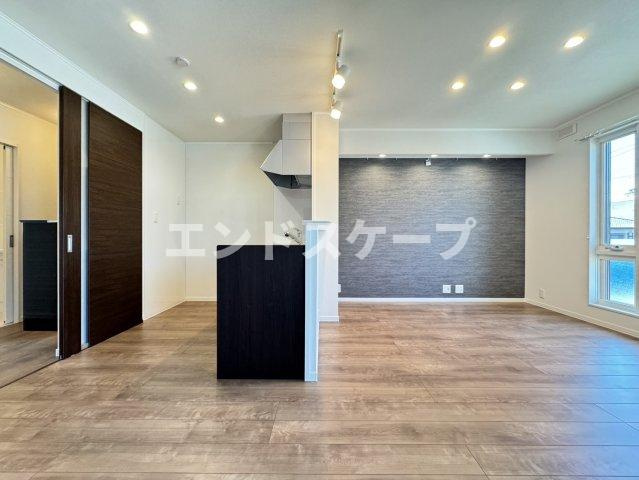 ウィングクレストのエントランス|高崎、前橋、伊勢崎エリアのお部屋探しはエンドスケープまで！お客様の理想お聞かせ下さい♪