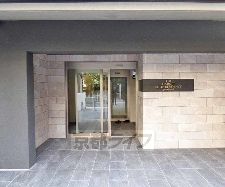 ＴＨＥ　ＧＡＲＮＥＴ　ＳＵＩＴＥ　ＲＥＳＩＤＥＮＣＥ　御所西のエントランス
