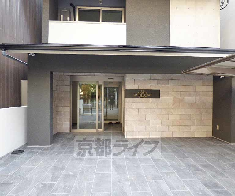 ＴＨＥ　ＧＡＲＮＥＴ　ＳＵＩＴＥ　ＲＥＳＩＤＥＮＣＥ　御所西のエントランス