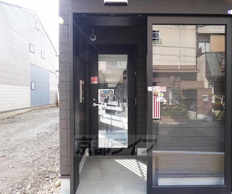 エスペランサ西陣芝大宮のエントランス