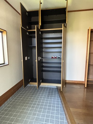 潮見台戸建のエントランス
