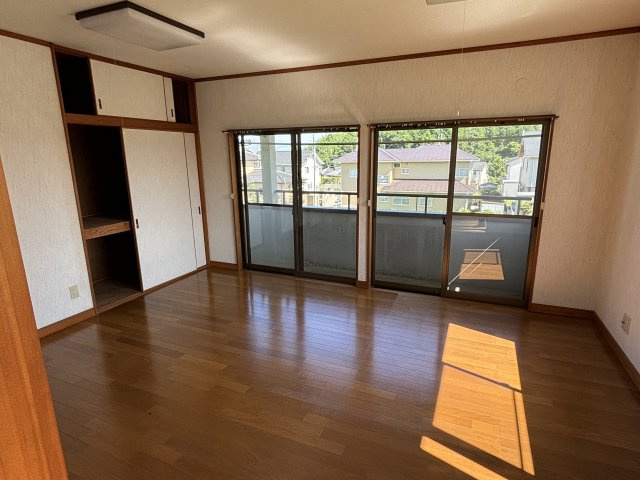 潮見台戸建の居間・リビング