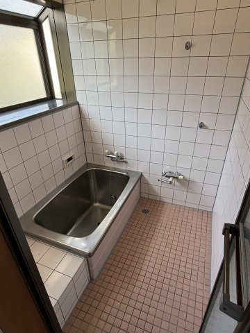 潮見台戸建の浴室