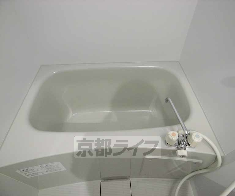 Ａｐｐａｒｔａｍｅｎｔｏ御所東の浴室