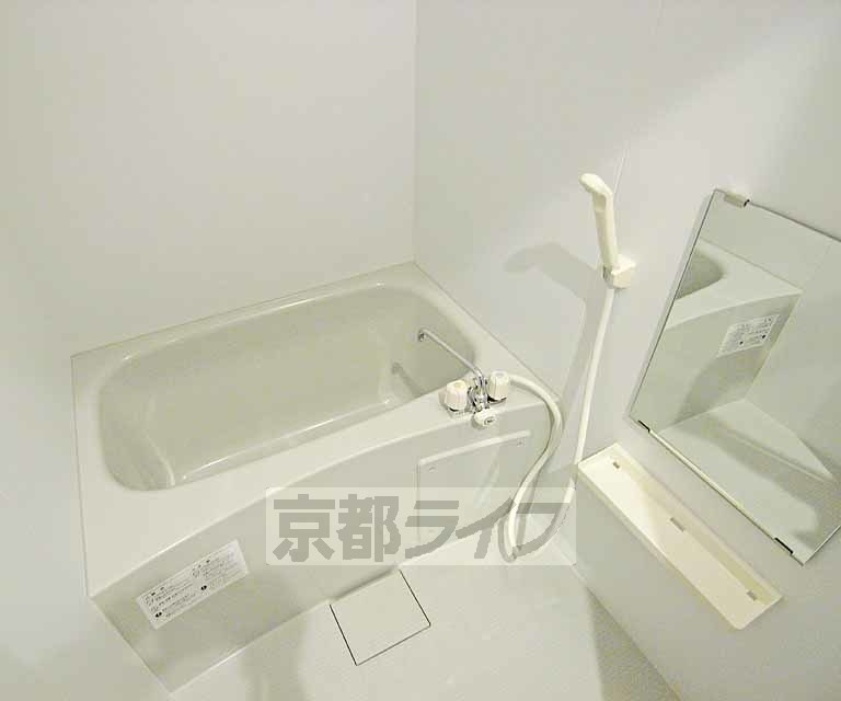 Ａｐｐａｒｔａｍｅｎｔｏ御所東の浴室