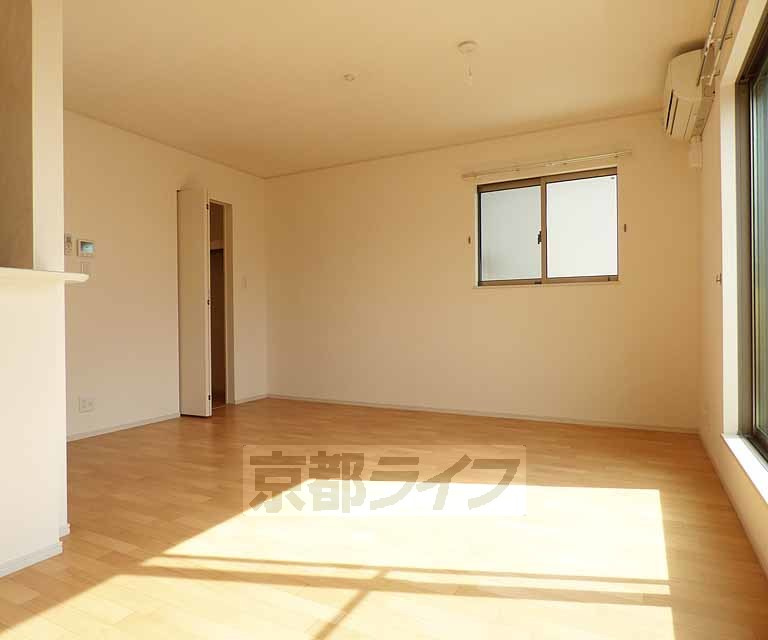 エスペランサ鴨川の居間・リビング