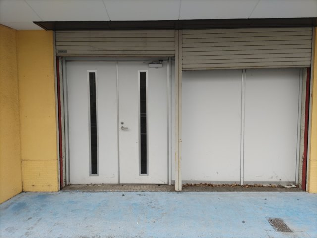 幸和ビルの玄関