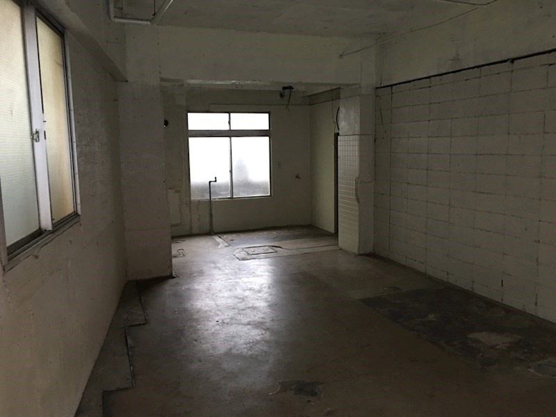 幸和ビルの玄関