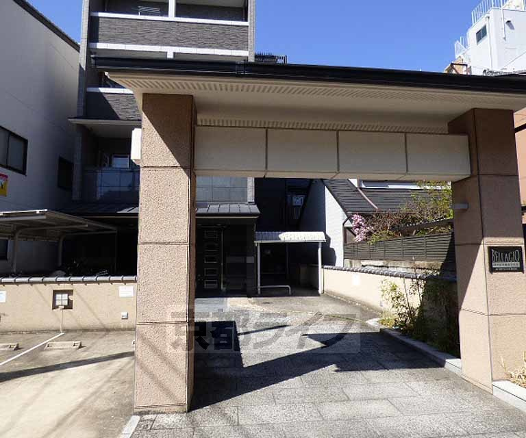 べラジオ堀川今出川のエントランス