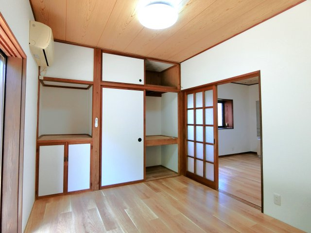東金市上谷戸建５LDKの洋室
