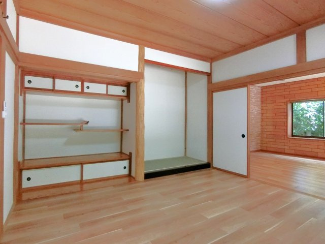東金市上谷戸建５LDKの居間・リビング