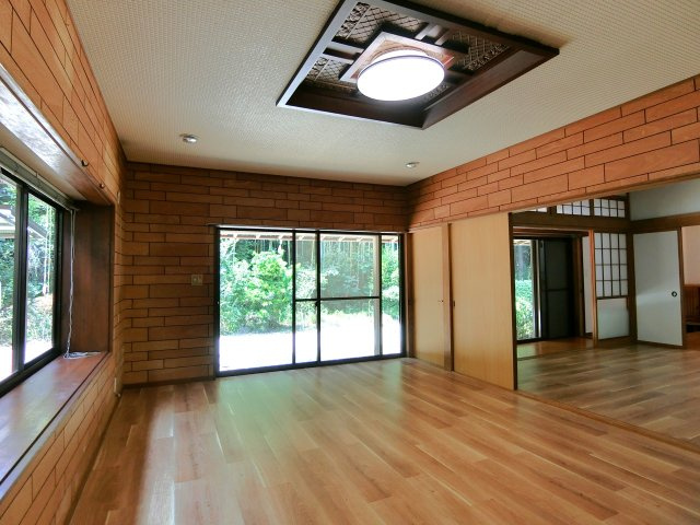 東金市上谷戸建５LDKの洋室