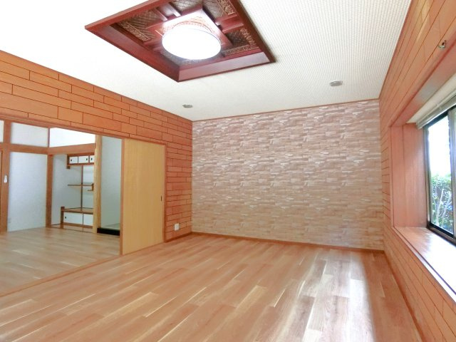 東金市上谷戸建５LDKの洋室