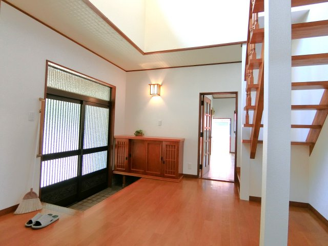 東金市上谷戸建５LDKの玄関