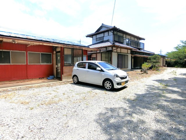 東金市上谷戸建５LDKの駐車場