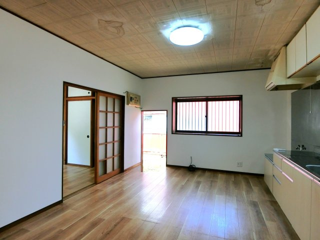 東金市上谷戸建５LDKの居間・リビング