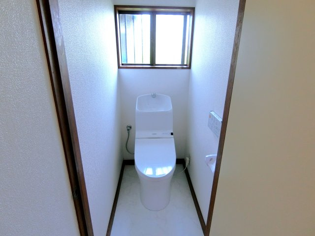 東金市上谷戸建５LDKのトイレ