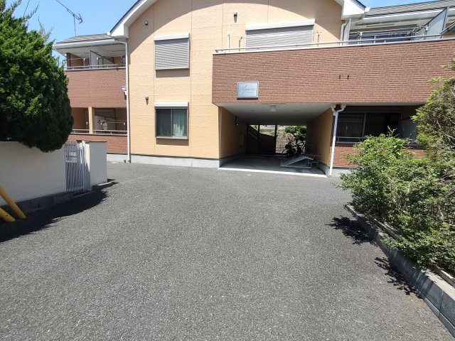 アルペンローゼのエントランス|毎日通るエントランスはこのようになっています