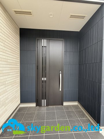 秦野市曽屋　未入居戸建　全1棟1号棟の玄関