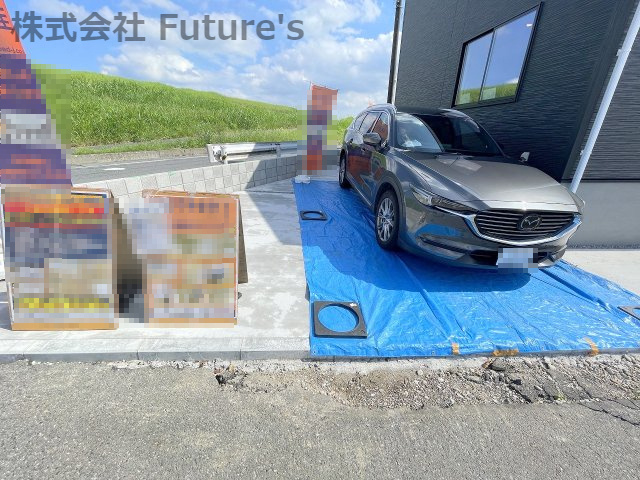 三郷市鷹野1丁目　新築平屋戸建　全1棟の駐車場|カースペース1台付き