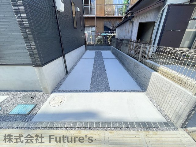 三郷市戸ケ崎2丁目　新築戸建　全1棟の駐車場|カースペース1台付き