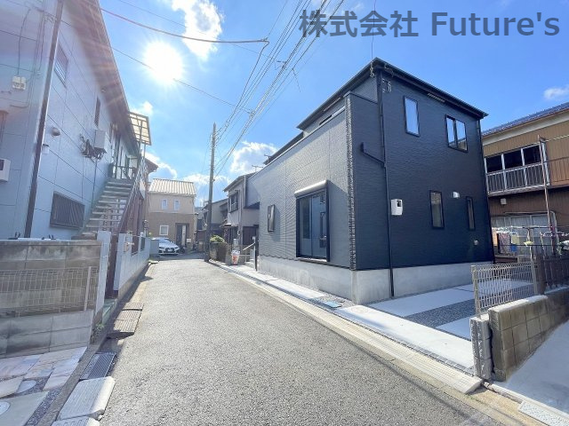 三郷市戸ケ崎2丁目　新築戸建　全1棟の前面道路含む現地写真|前面道路含む現地写真です。