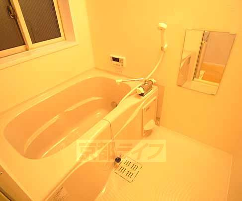 ファミーユそまの浴室|清潔感あるバスルームです