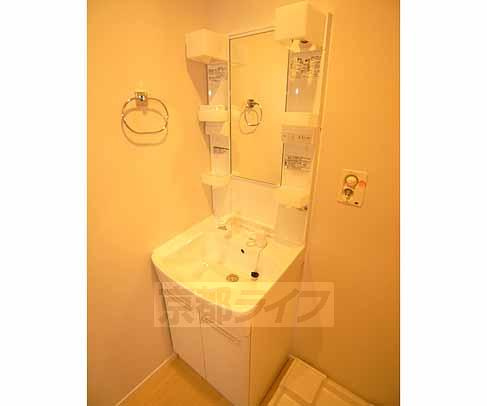 ファミーユそまの洗面所|独立洗面台付です