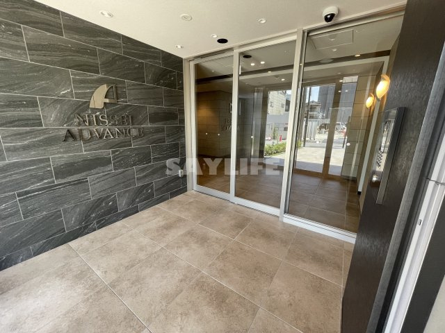 アドバンス大阪ストーリアのエントランス