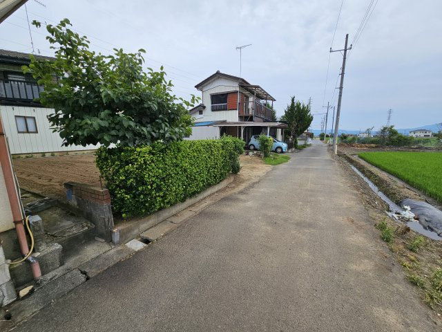 一本松土地（約40坪）の前面道路含む現地写真