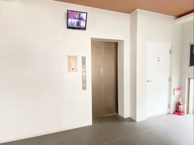 サヴォイ箱崎セントリシティのエントランス|エレベーター（9人乗り）1基