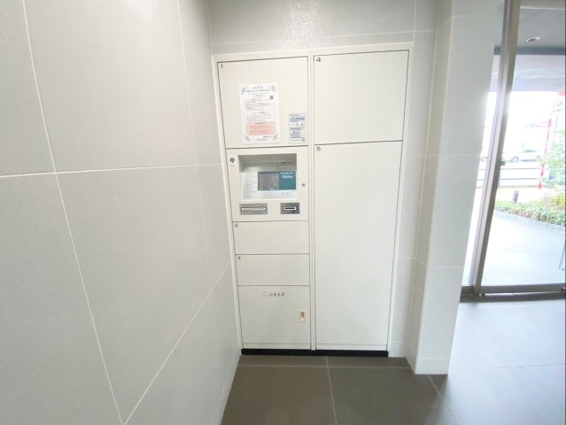 サヴォイ箱崎セントリシティのエントランス|不在時も安心の宅配ボックスです！