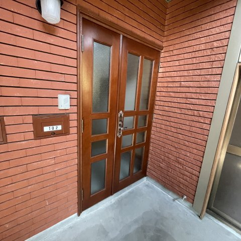 健康マンション2号棟のエントランス