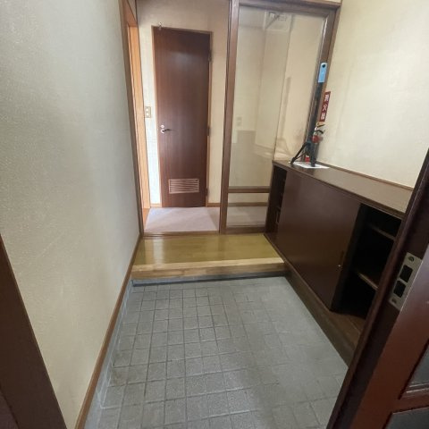 健康マンション2号棟の玄関