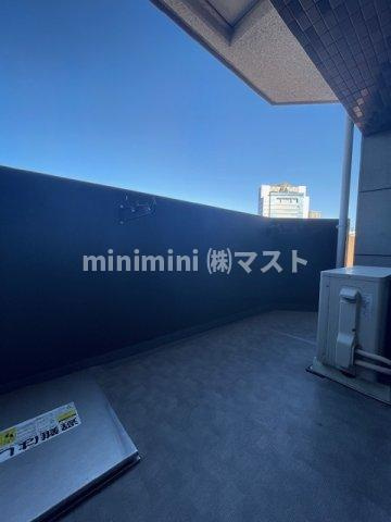 プレサンス野田阪神駅前ザ・プレミアムの駐車場