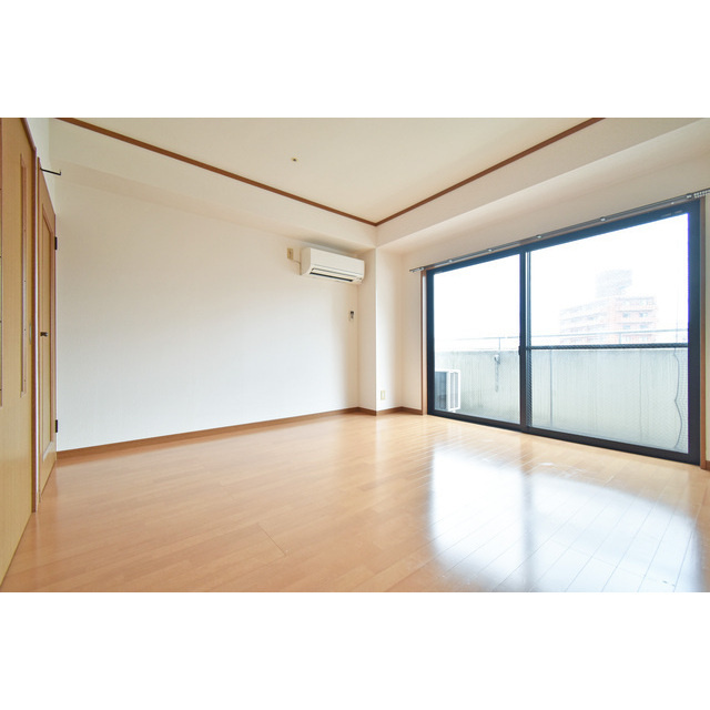 プロビデンス花畑の洋室|落ち着いた色調の洋室です