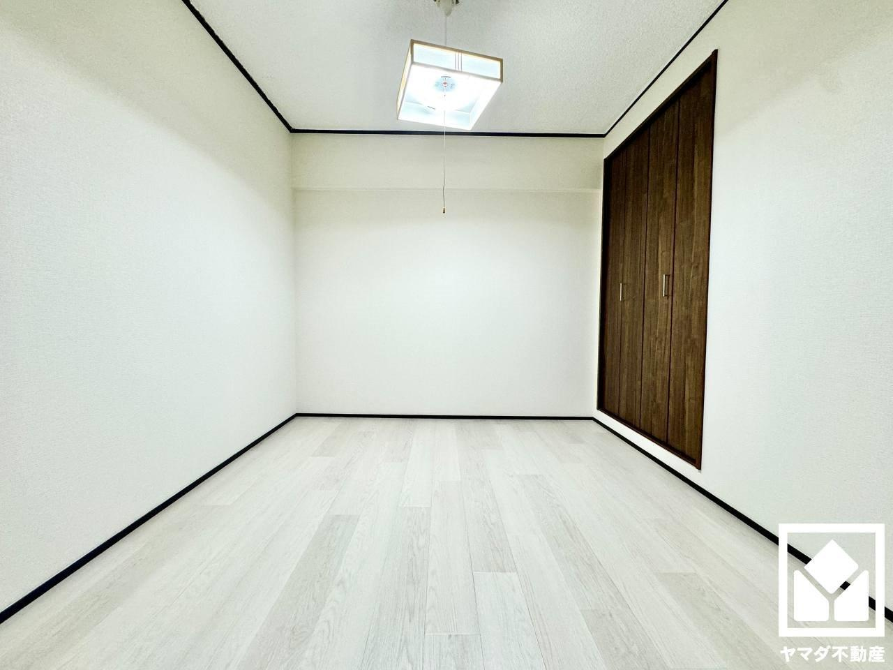 九条住宅B棟の洋室