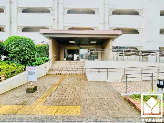 九条住宅B棟のエントランス