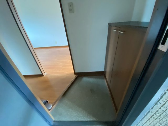 エコーズユタカ A棟の玄関