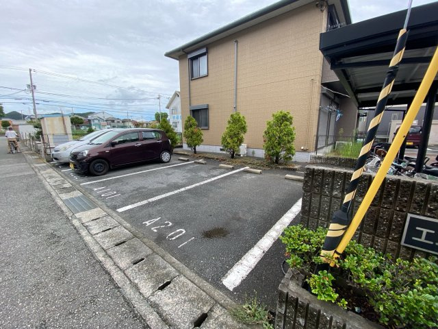 エコーズユタカ A棟の駐車場