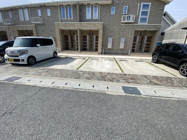 シャルマン・ドミールの駐車場