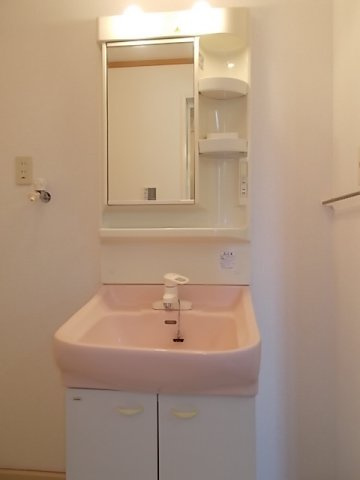 アーベンドの洗面所|ゆったりとスペースのある洗面所